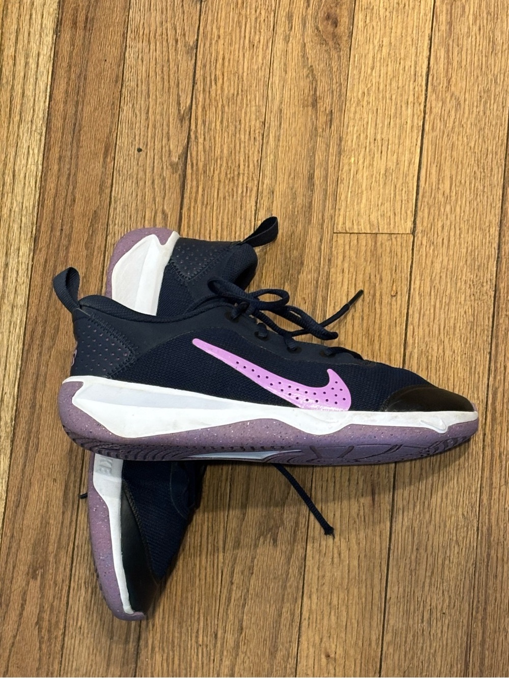 Nike Omni Multi-Court Obsidian Rush Fuchsia Woman Size 6